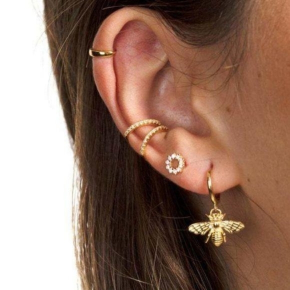 18k Gold Plated Bee Earrings - Picture 3 of 5